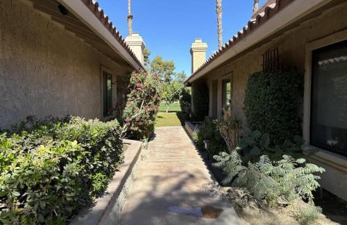 Palm Desert House | Haven on the 11th Green Woodhaven CC Palm Desert