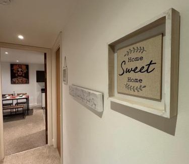 Castle Apartment | Havilah House- Stunning 2-Bed Apartment by the Beach and Swansea Marina