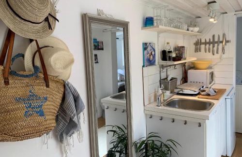 Saltsjobaden House | Havsnära sommarhus på Älgö
