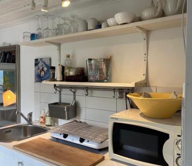 Saltsjobaden House | Havsnära sommarhus på Älgö