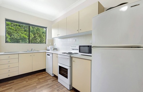 Coffs Harbour Apartment | Hawaiian Gardens 22 - 2BR Coastal Comfort in Coffs