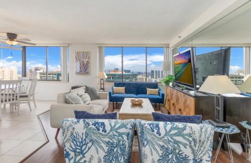 Waikiki Apartment | Hawaiian Monarch Penthouse 401 by Hawaii Ocean Club
