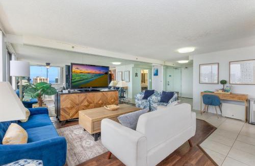 Waikiki Apartment | Hawaiian Monarch Penthouse 401 by Hawaii Ocean Club