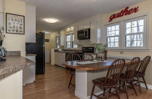 Deep Gap Cabin | Hawk Ridge Haven | Sleeps 4 | Hiking | Fishing |Community Pool|FIBER Wifi