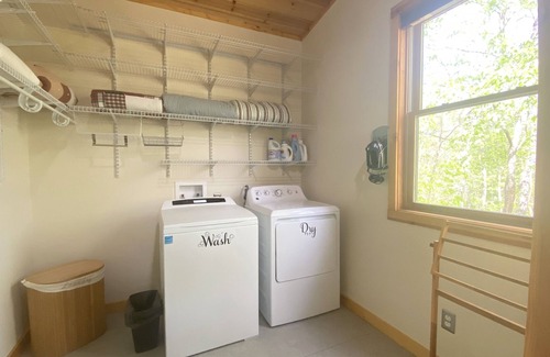 Athens House | Hawk Ridge Retreat - Athens County getaway