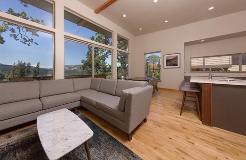 Hood River House | Hawks Landing, New View Townhome in Hood River