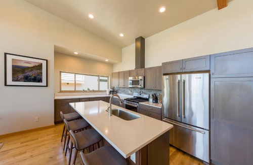 Hood River House | Hawks Landing, New View Townhome in Hood River