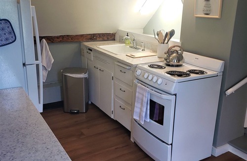 Baltimore Apartment | Hawks Mountain Farm, full apartment on a working farm.