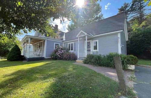 Cavendish House | Hawks Mountain Village Retreat - 10 min. to Okemo!