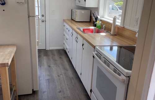Old Lyme Cottage | Hawks Nest Beach Cottage-Views of Long Island Sound-Tranquil+Relaxing-3br
