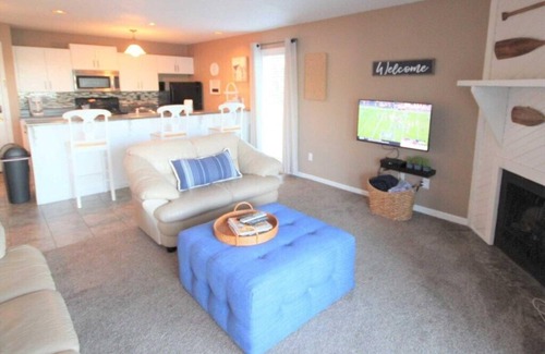 Osage Beach Condo | Hawks Nest Condo - Beutiful Lake View! Walk in - no steps! - 2 Full Beds - Best Price & Location!