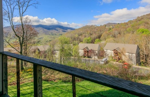 Seven Devils Condo | Hawks Peak 203- Entry level, Grandfather Mountain View