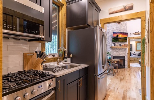 Banner Elk Cabin | Hawks Ridge - Eagles Nest home with fireplace, amenities