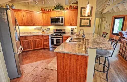 Seven Devils Ski Chalet | Hawks View Cottage-Open for Bookings! Near Snow Tubing/Skiing, Hot Tub