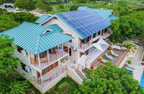 Treasure Beach Villa | Hawksbill - 4 BR Villa in Treasure Beach w/AC, WiFi, Private Cove & Staff