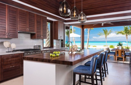 Leeward Settlement Villa | Hawksbill Villa - glorious 8-bedroom beachfront villa in Turks