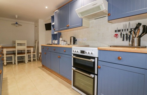 St Teath Cottage | HAWTHORN COTTAGE, pet friendly, country holiday cottage in St Teath