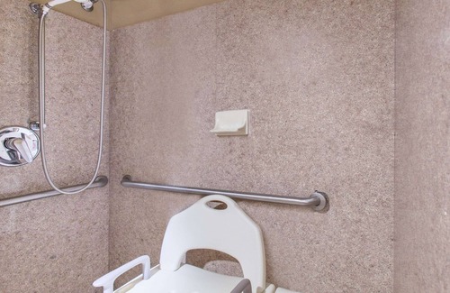 Midwest City Hotel | Hawthorn Suites by Wyndham Midwest City Tinker AFB