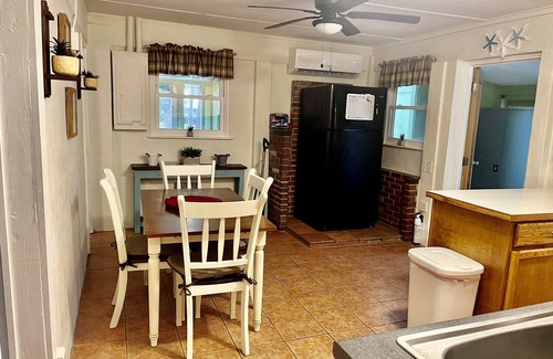 Cedar Key Cottage | Hawthorne Hideaway - A secluded cottage nestled in palms and pines.