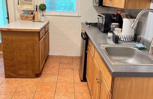 Cedar Key Cottage | Hawthorne Hideaway - A secluded cottage nestled in palms and pines.