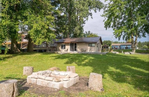 Greater Napanee Cottage | Hay Bay Haven on the Water