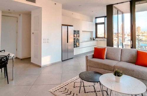Kerem HaTeimanim Apartment | HaYarkon Orchide - One Bedroom Apartment, Sleeps 3