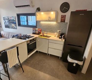 Kerem HaTeimanim Apartment | Hayarkon Superior Suite TLV Beach