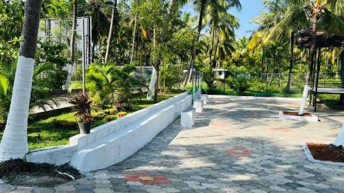 Kozhinjampara House | Haydays Farm Stay AC Container House with Pool