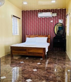 Kozhinjampara House | Haydays Farm Stay AC Container House with Pool