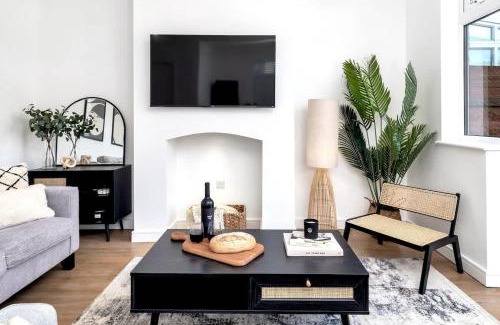 Stoke-on-Trent House | Haydon House by Truestays - NEW 4 Bedroom House in Stoke-on-Trent