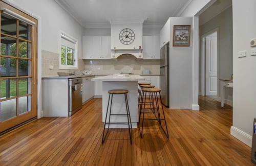 North Wagga Wagga House | Hayes Corner Cottage - Short Drive to CBD, Private