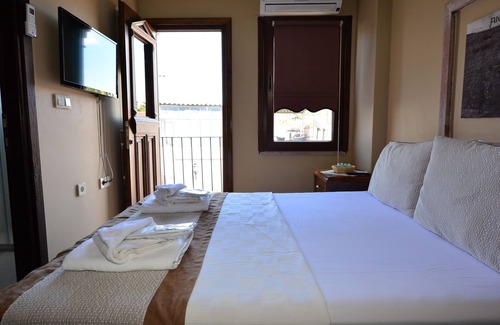 Ayvalik City Center Hotel | Hayriye Hanim Ege