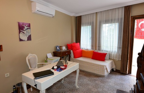 Ayvalik City Center Hotel | Hayriye Hanim Ege