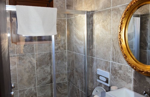 Ayvalik City Center Hotel | Hayriye Hanim Ege