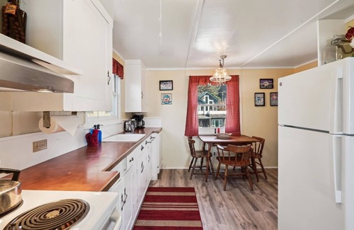 Downtown Cannon Beach House | Haystack Close North - Beachfront! - Beachcomber Vacation Homes