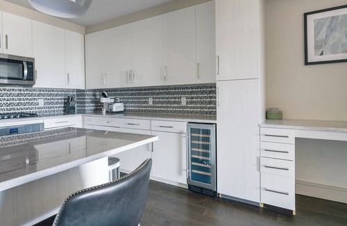 Houston Apartment | Hayworth 2BD 3 - Two Bedroom Apartment, Sleeps 4