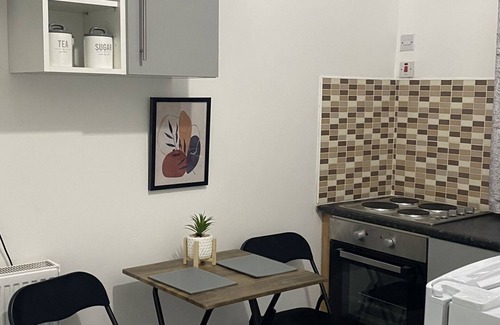 Huddersfield Apartment | Hayy Convenient Studio Blackhouse