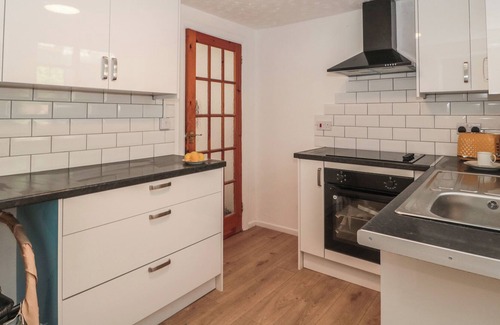 Ilminster Cottage | HAZEL COTTAGE, pet friendly, with a garden in Ilminster, Somerset