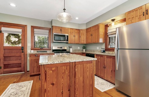 Fredericksburg House | Hazel Haus | 2/2 King Beds | Gas Fire Pit | Private Hot Tub