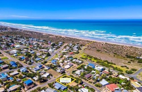 Goolwa Beach House | Hazel House, 2 Hazel St, Goolwa Beach
