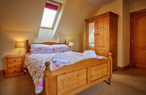 Blairgowrie Cottage | HAZEL LODGE, pet friendly, with open fire in Alyth