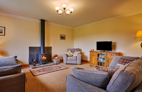 Blairgowrie Cottage | HAZEL LODGE, pet friendly, with open fire in Alyth