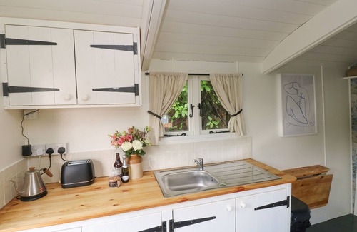 Narberth Cottage | HAZEL NOOK, pet friendly, character holiday cottage in Narberth