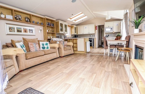 Rhyl Cottage | HAZEL PARK LODGE HP4, pet friendly, character holiday cottage in Rhyl