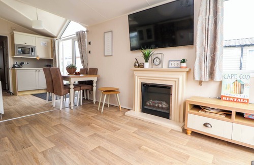 Rhyl Cottage | HAZEL PARK LODGE HP4, pet friendly, character holiday cottage in Rhyl