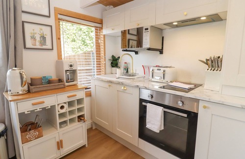 Blandford Saint Mary Cottage | HAZEL, pet friendly, character holiday cottage in Blandford Forum