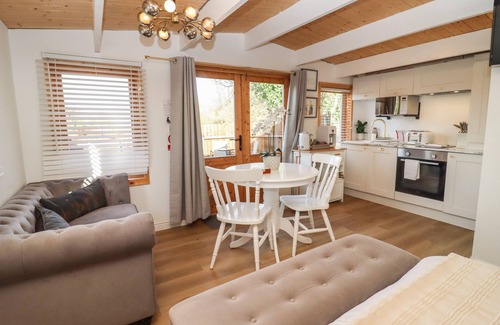 Blandford Saint Mary Cottage | HAZEL, pet friendly, character holiday cottage in Blandford Forum