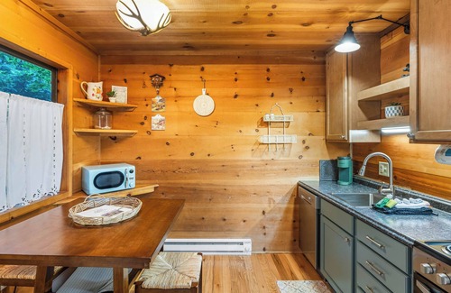 Sautee Nacoochee Cabin | Hazel’s Hideaway - 3rd Night Free!