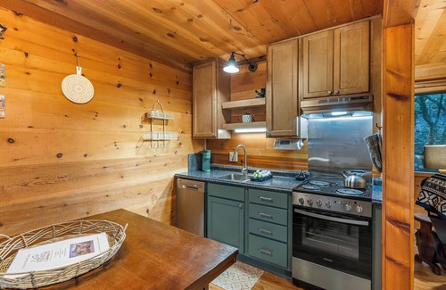Sautee Nacoochee Cabin | Hazel’s Hideaway - 3rd Night Free!