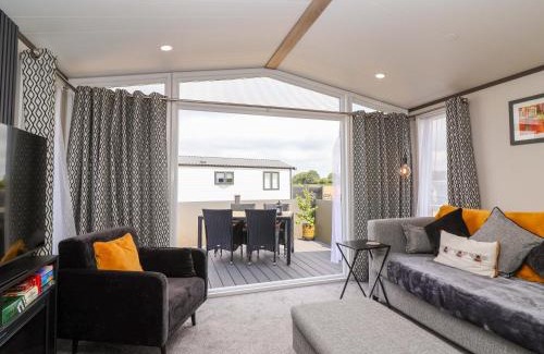 Chipping Norton House | Hazelnut Lodge